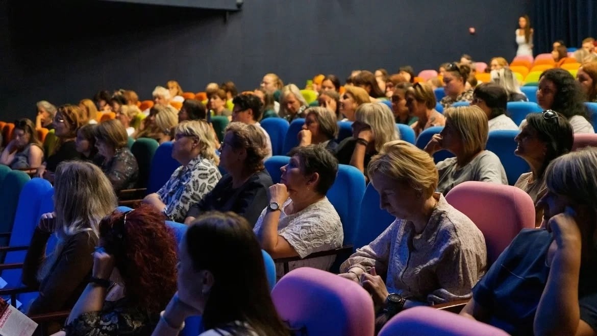 Саратовский театр кукол «Теремок» представит спектакль «38 попугаев» в московском парке «Зарядье»